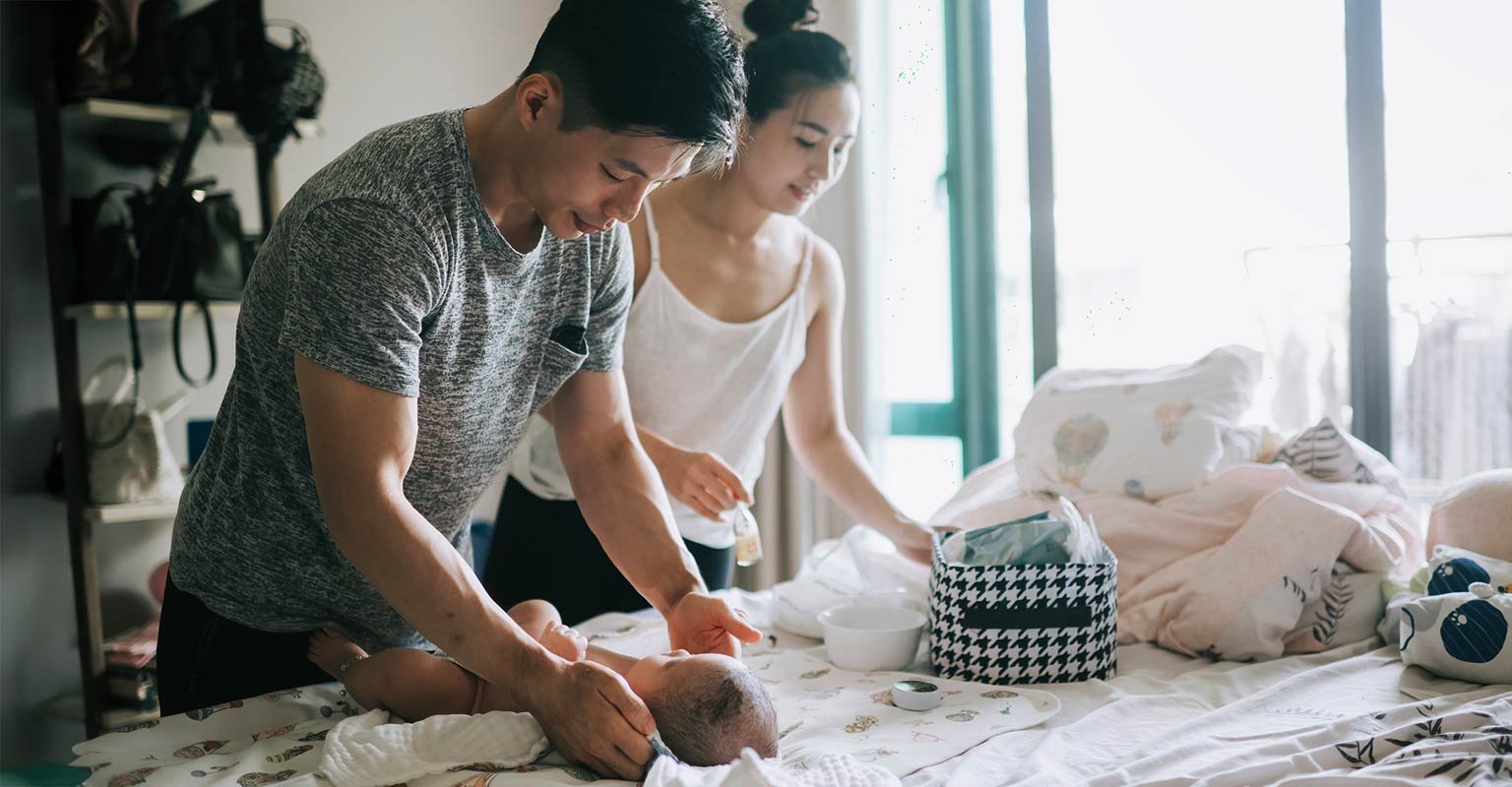 parents-with-newborn
