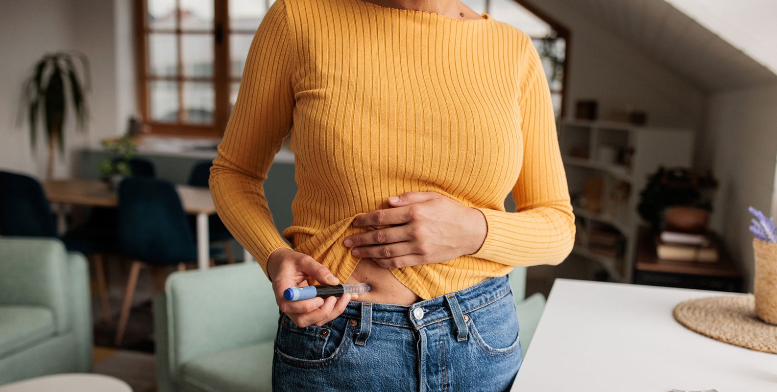 woman injecting IVF medication into her stomach