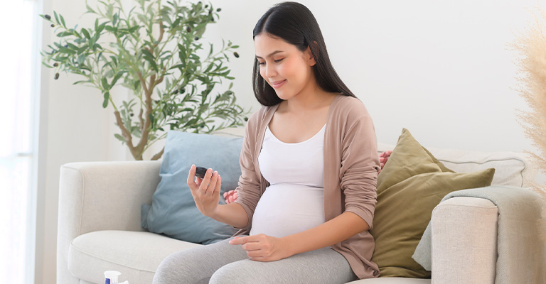 pregnant woman looking at a monitor